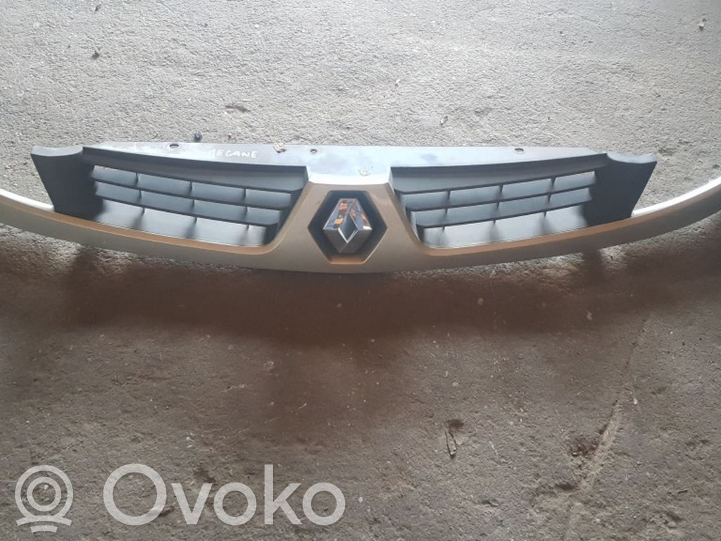 Renault Megane II Etupuskurin ylempi jäähdytinsäleikkö 