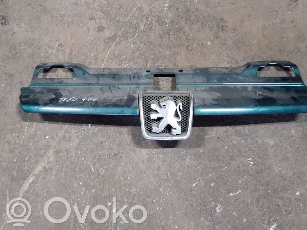 Peugeot 406 Etupuskurin ylempi jäähdytinsäleikkö 