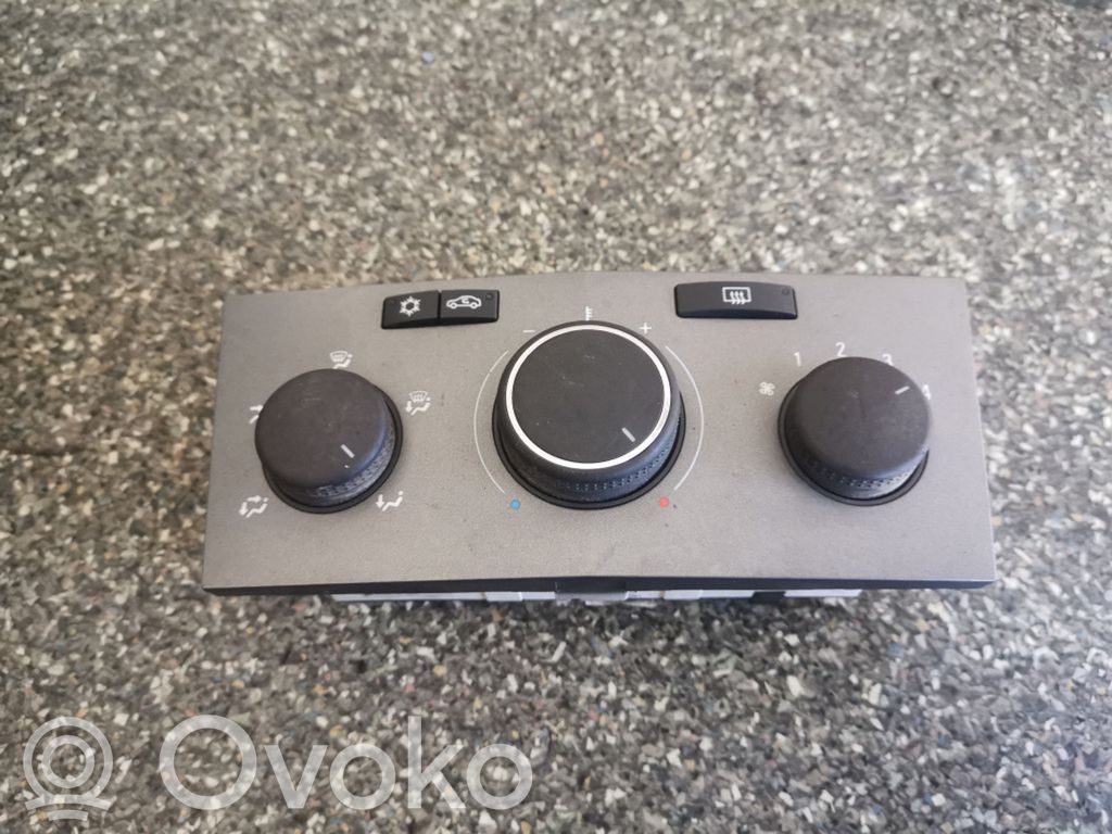 Opel Zafira B Climate control unit 
