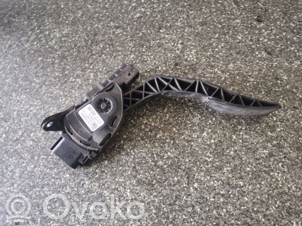 Accelerator throttle pedal   8V219F836AA