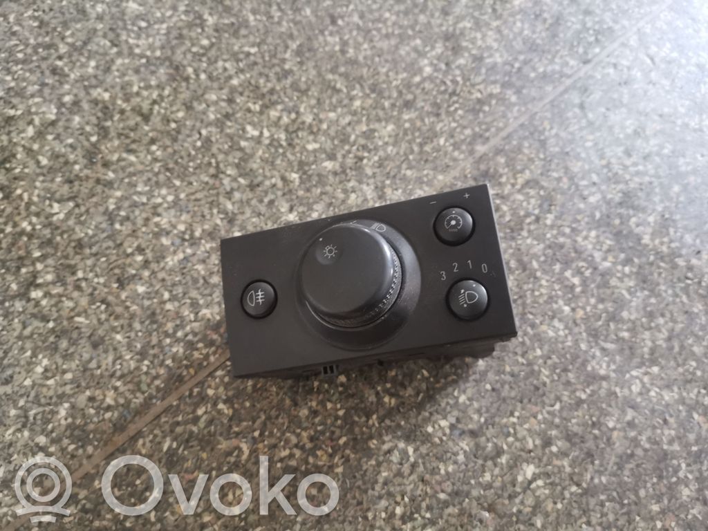 Light switch   93394756