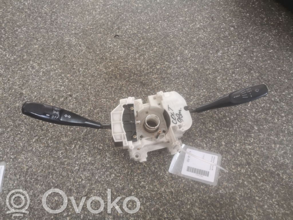 Mitsubishi Colt Interruptor/palanca de limpiador de luz de giro 