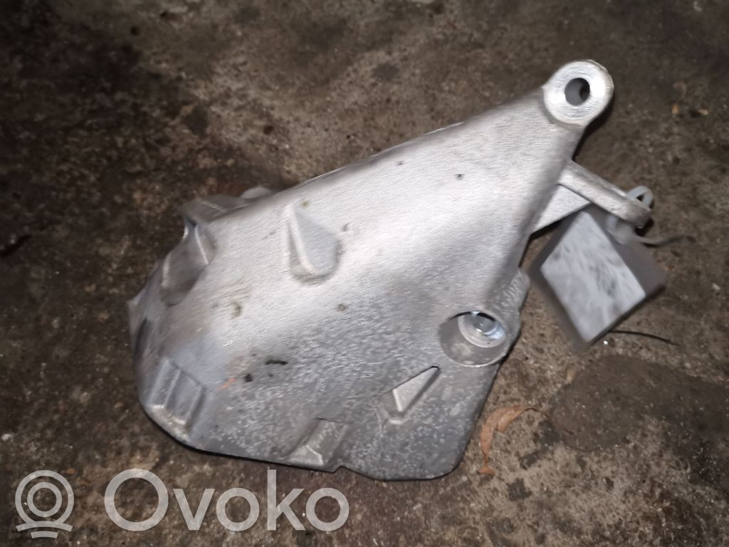 Volkswagen Cross Polo Engine mounting bracket 