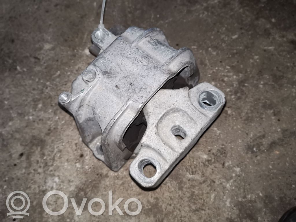 Volkswagen Golf V Engine mount bracket 