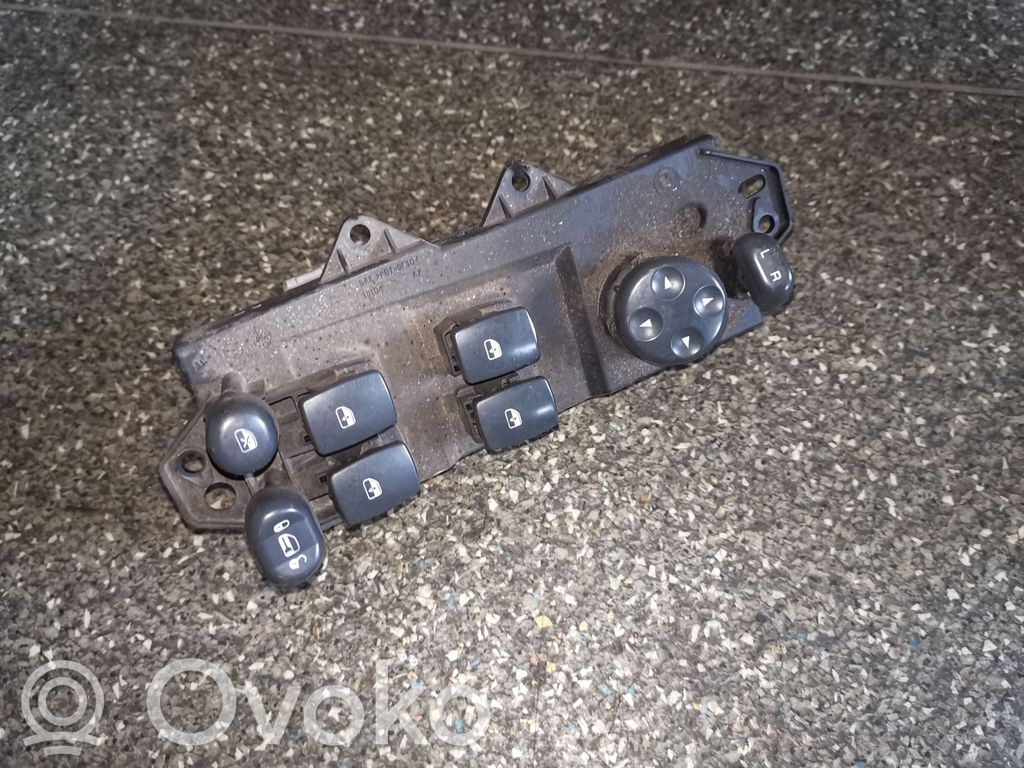 Chrysler Pacifica Electric window control switch 