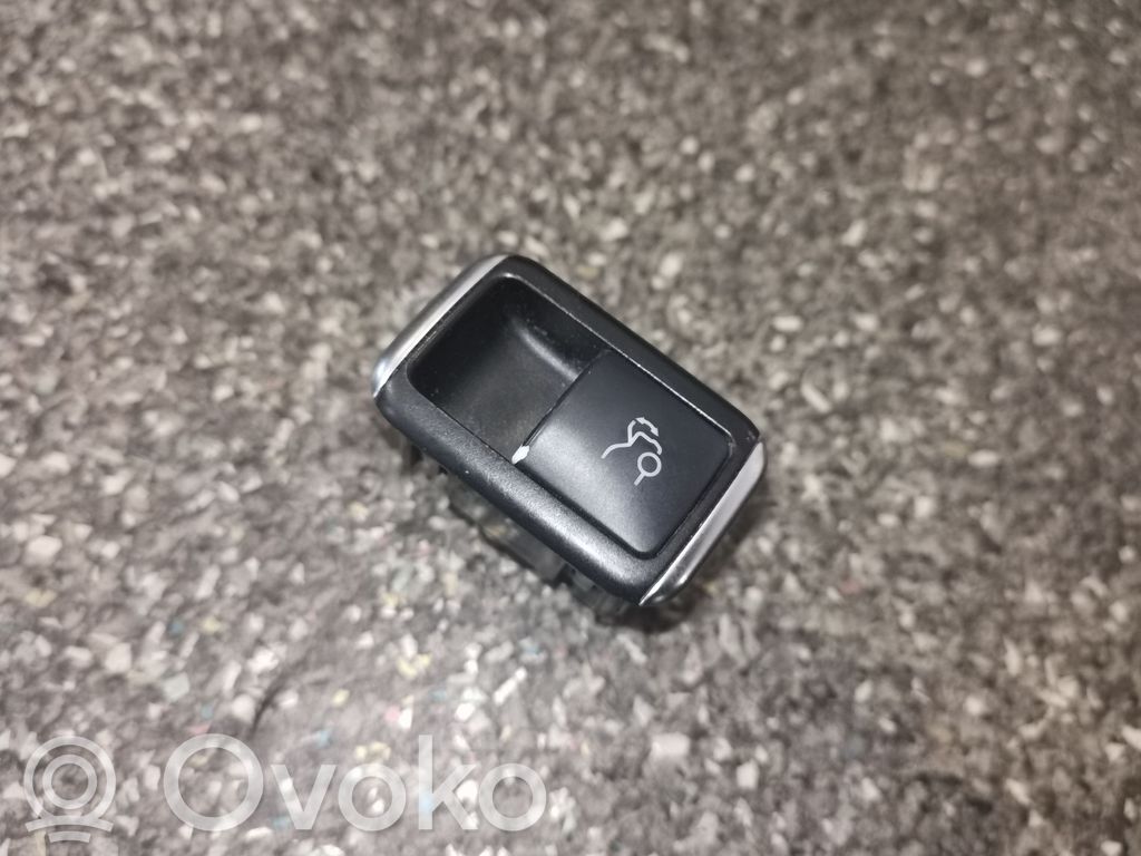 Mercedes-Benz E W212 Tailgate/boot open switch button 