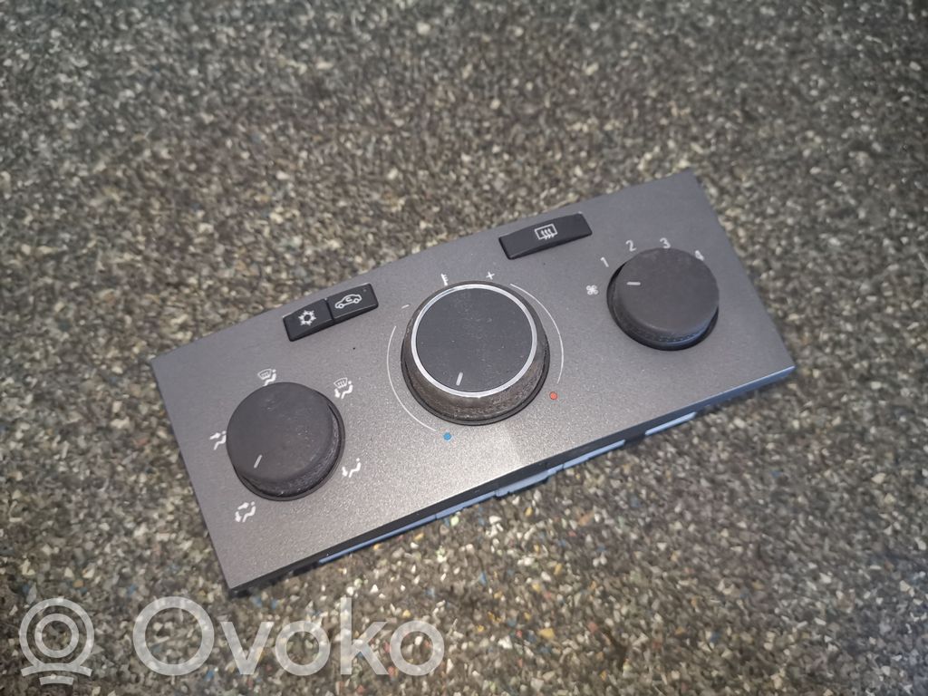 Opel Zafira B Climate control unit 