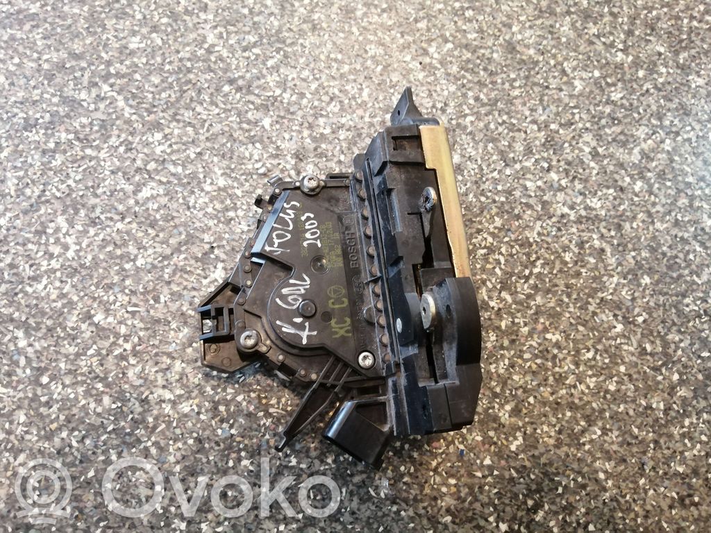 Ford Focus Priekšpusē slēdzene 