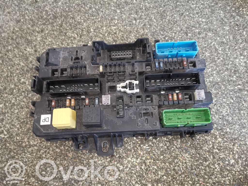 Opel Astra H Sulakemoduuli 