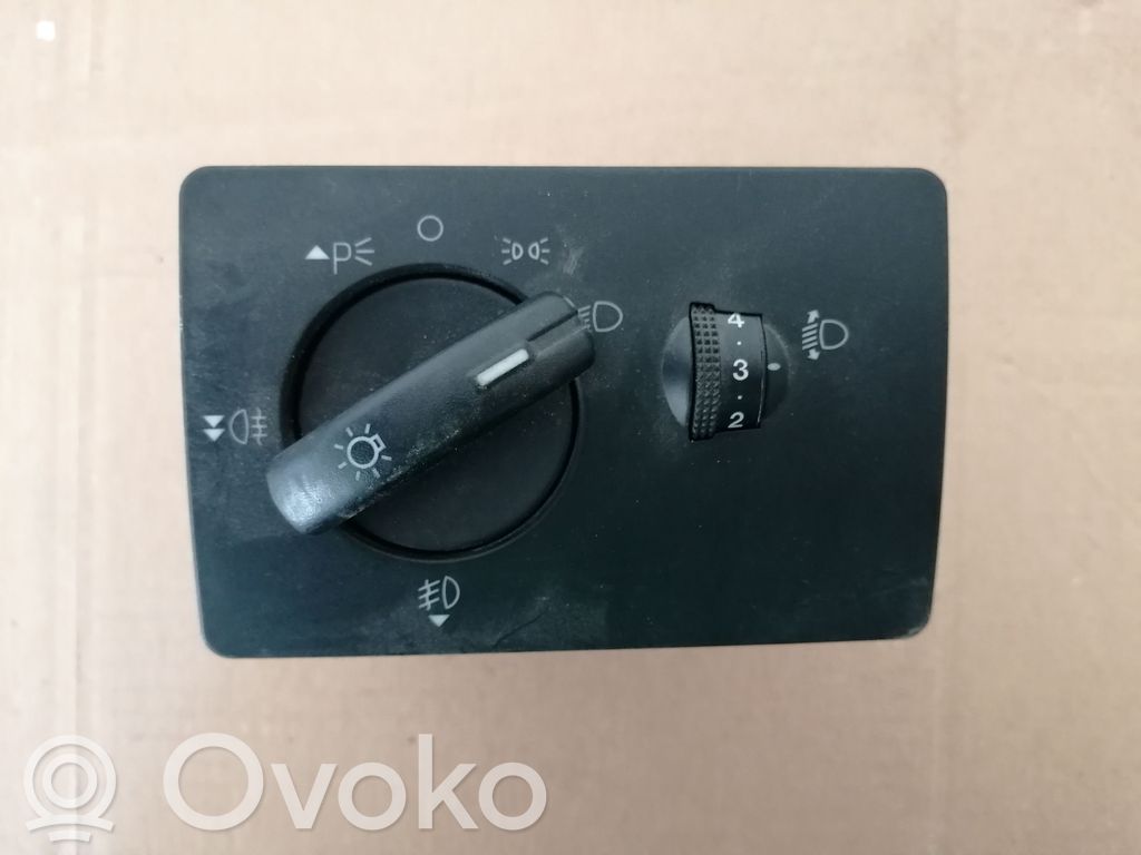Light switch   7M5T13A024LA