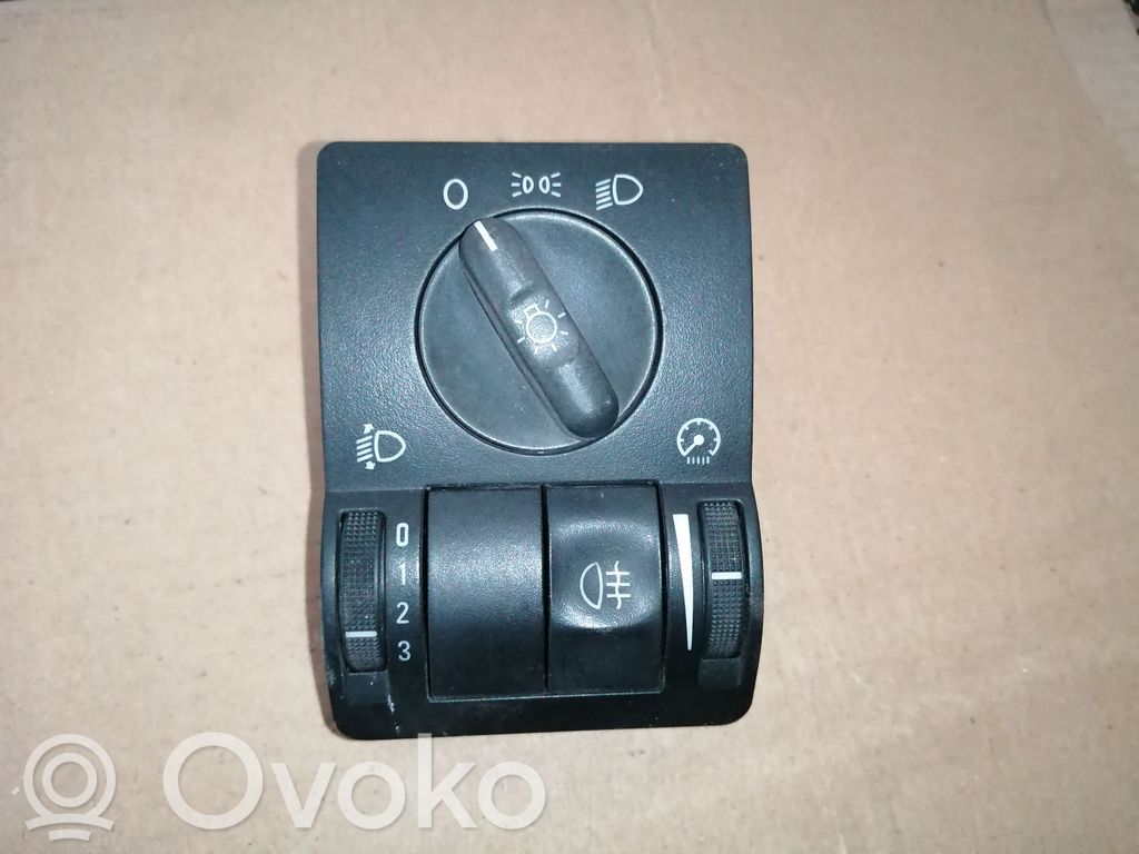 Opel Corsa C Lukturu slēdzis 