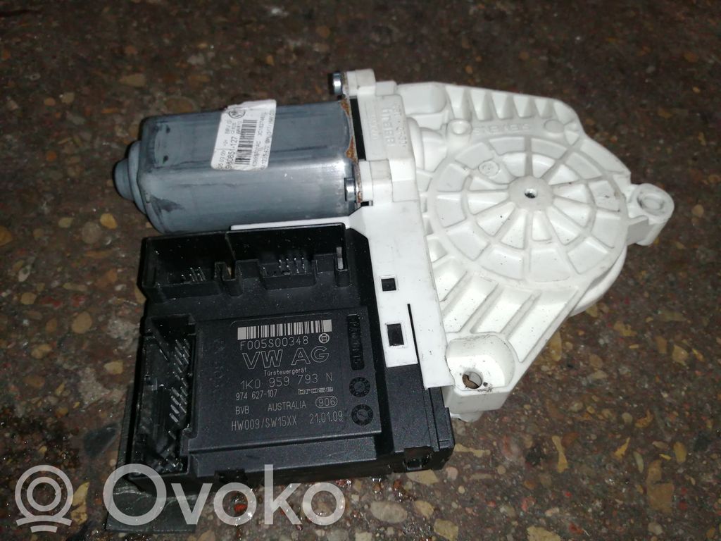 Volkswagen PASSAT B6 Silnik regulatora szyby drzwi przednich 