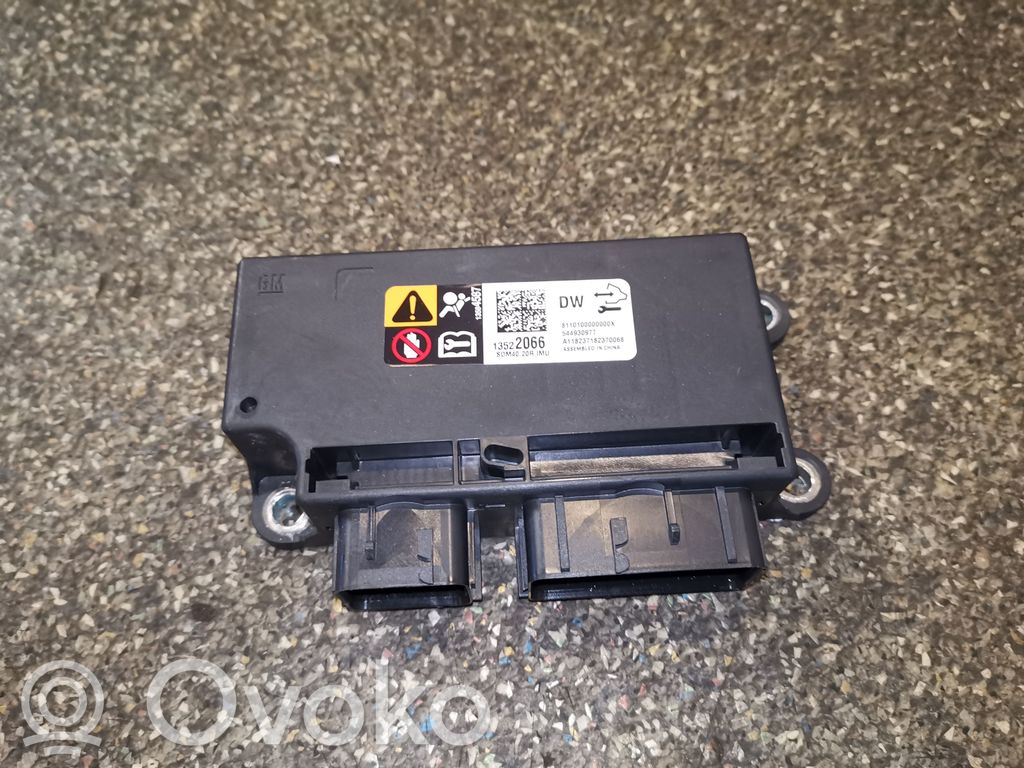 Buick Encore I Airbag control unit/module 