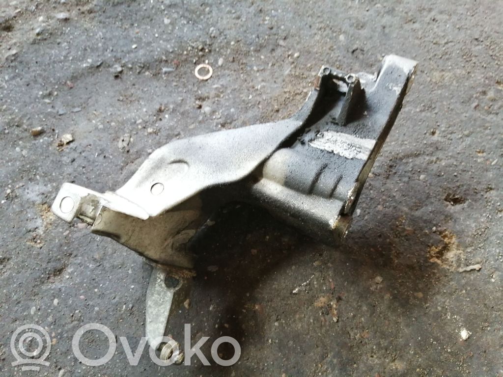 Saab 9-5 Engine mounting bracket 