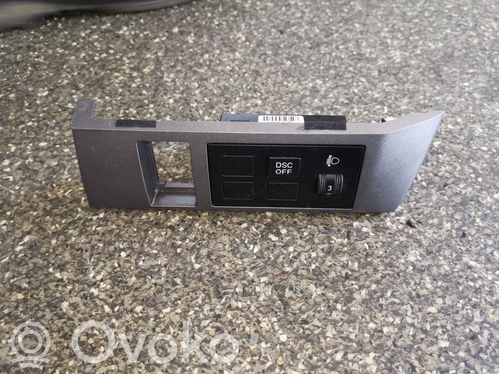 Headlight level height control switch   GS8T66170B