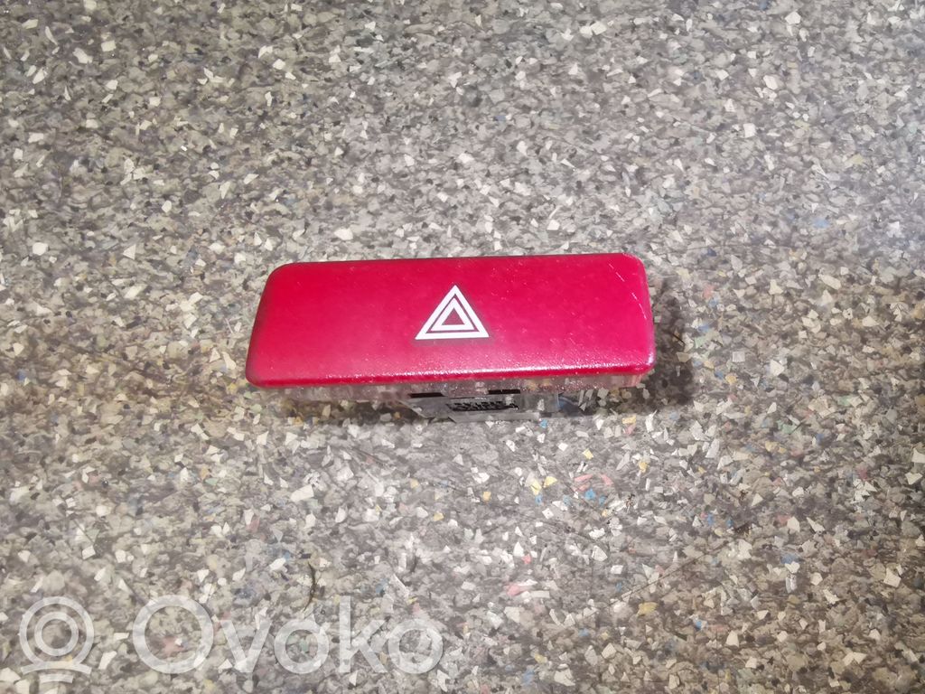 Mitsubishi Lancer Botón interruptor de luz de peligro 