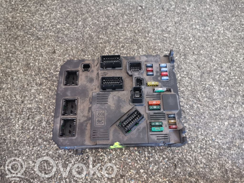 Peugeot 406 Fuse module 
