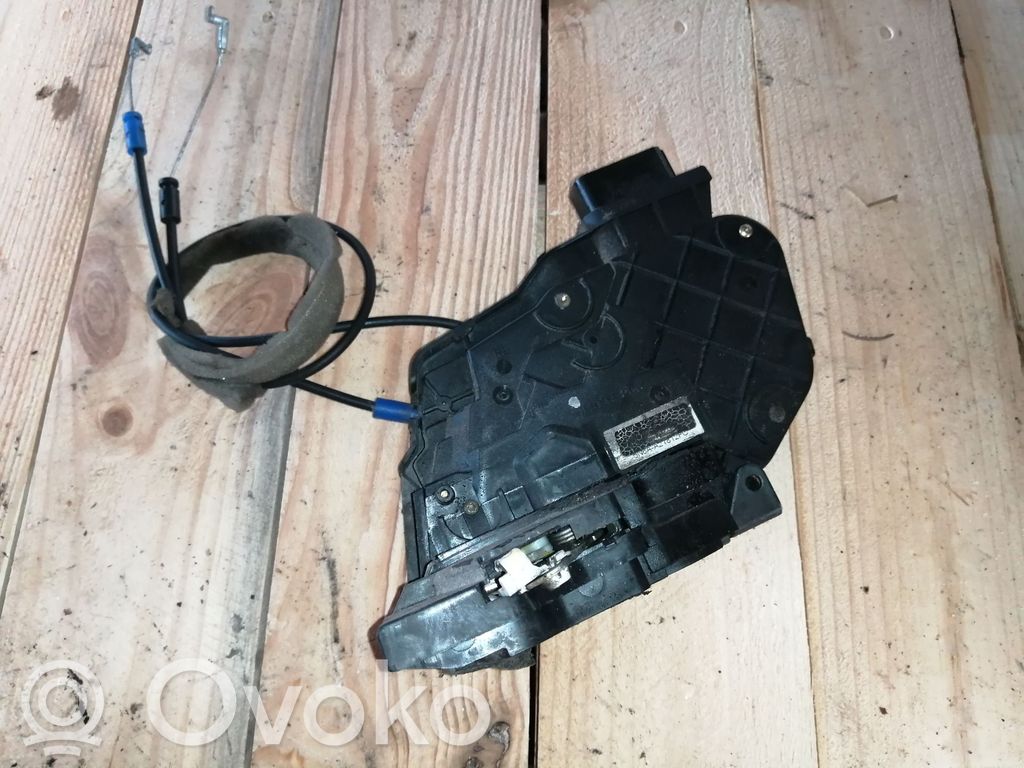 Mazda 5 Priekšpusē slēdzene 