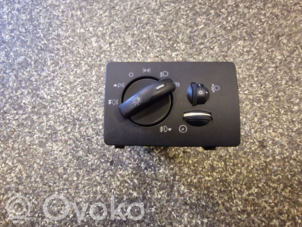 Ford C-MAX I Light switch 