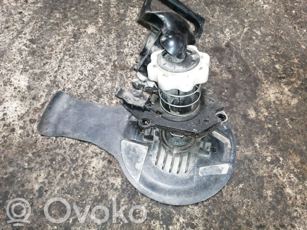 Renault Clio III Spare wheel mounting bracket 