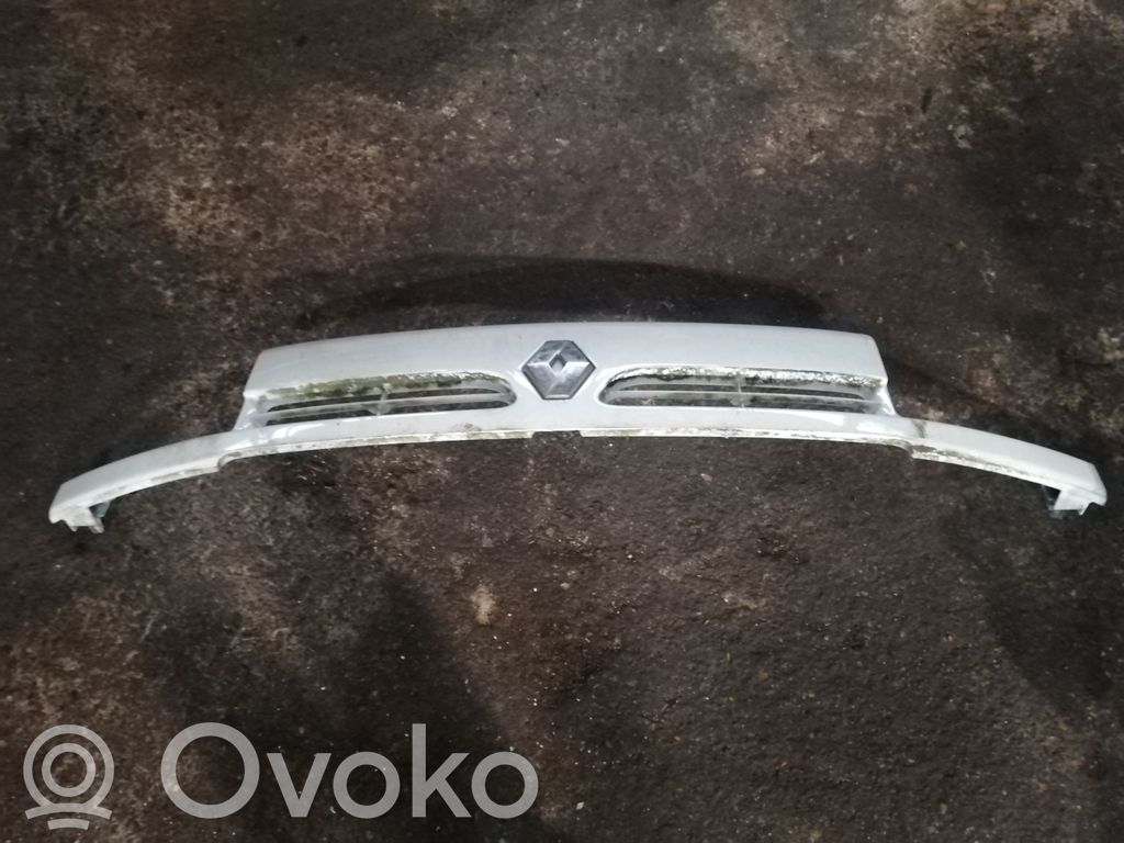 Renault Master II Front bumper upper radiator grill 