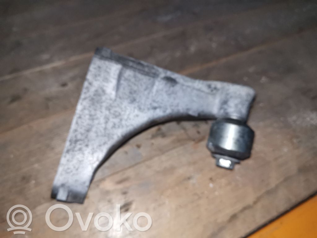 Engine mounting bracket