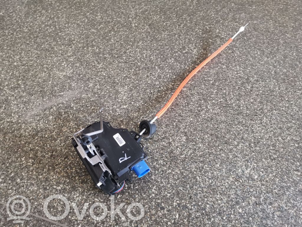 Priekšpusē slēdzene   4E1837016
