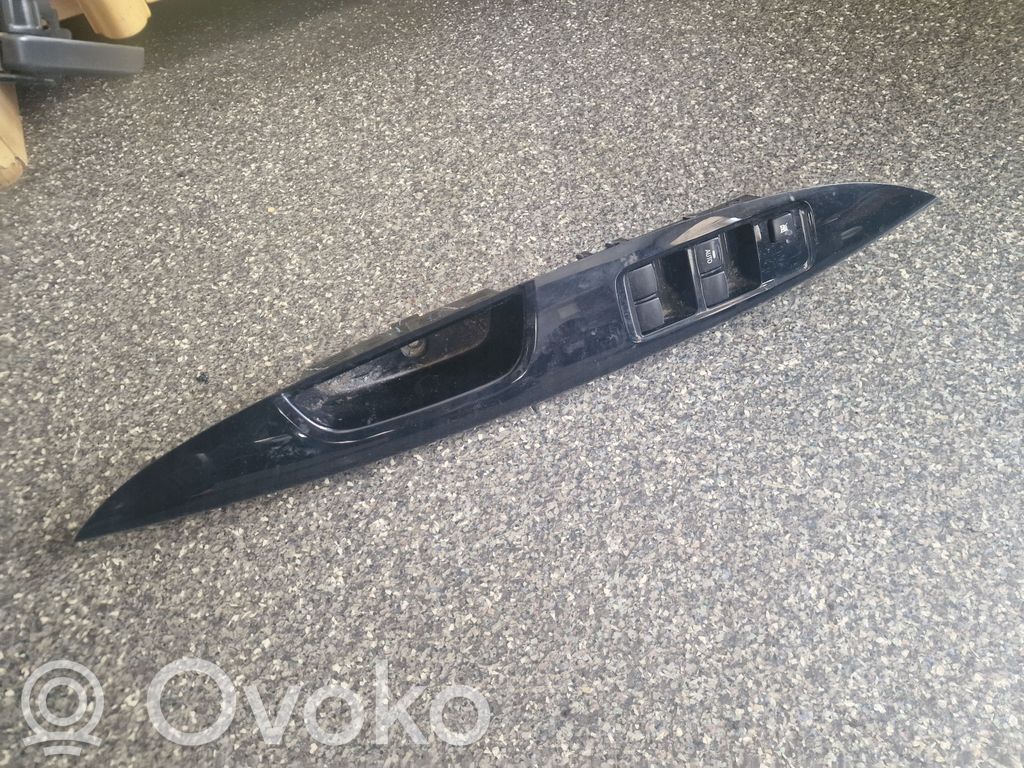 Mitsubishi Space Star Electric window control switch 