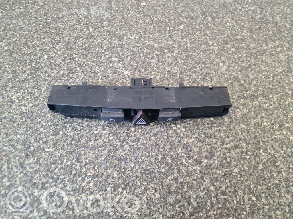 Opel Zafira B Botón interruptor de luz de peligro 