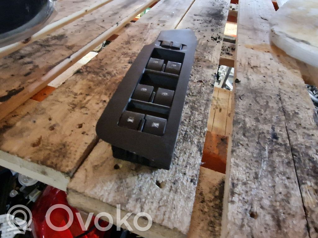 Chevrolet Captiva Electric window control switch 