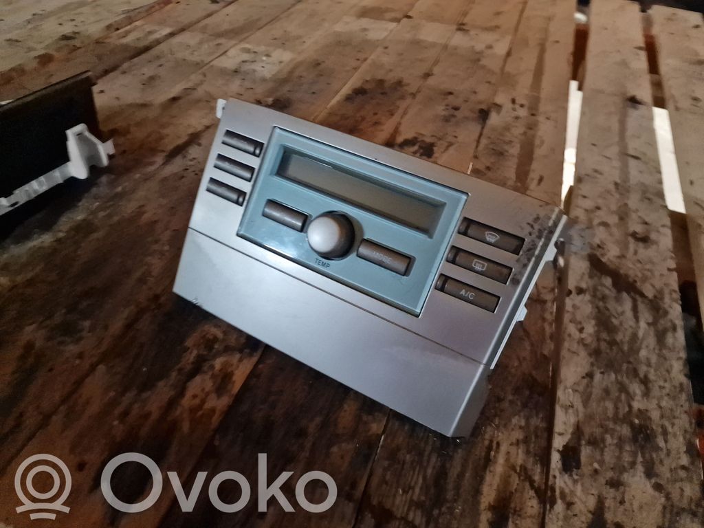 Toyota Corolla Verso E121 Climate control unit 