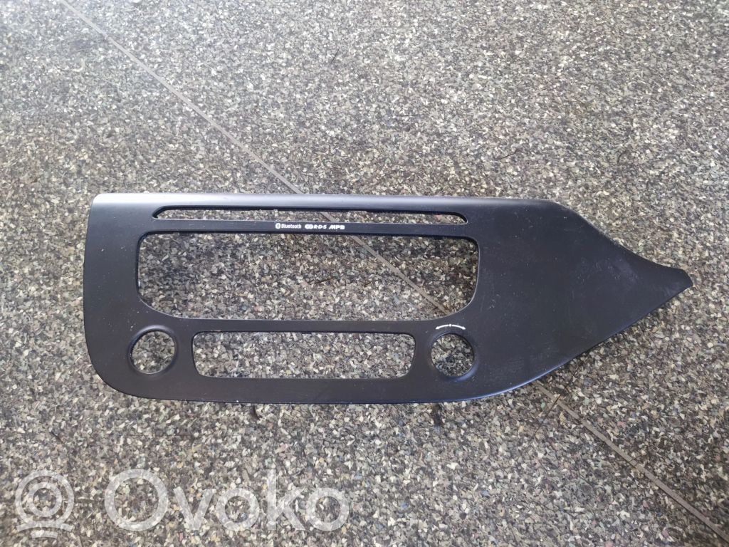 KIA Ceed Radio/GPS head unit trim 