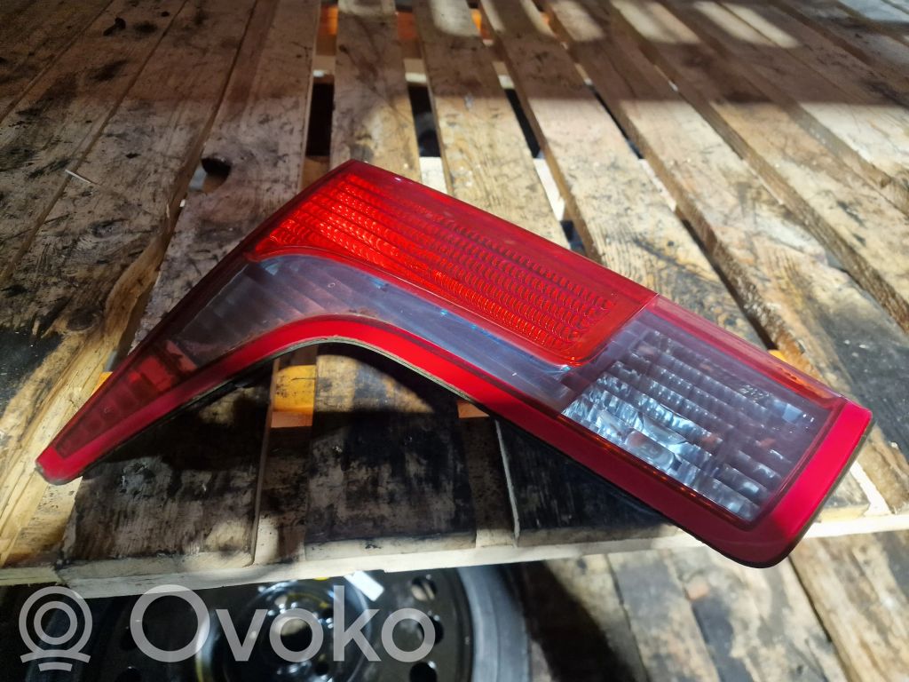Tailgate rear/tail lights