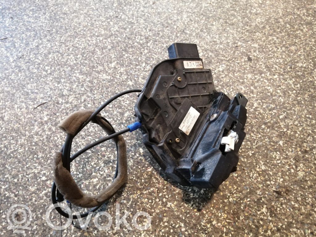 Mazda 5 Priekšpusē slēdzene 