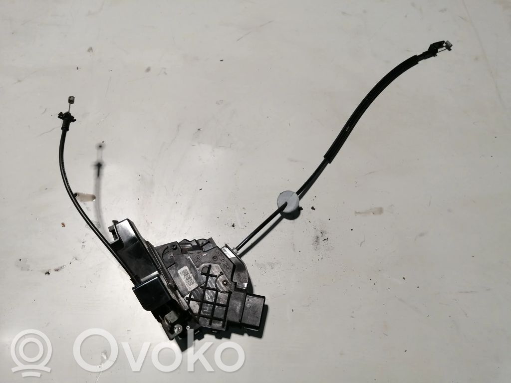 Ford Focus Priekšpusē slēdzene 