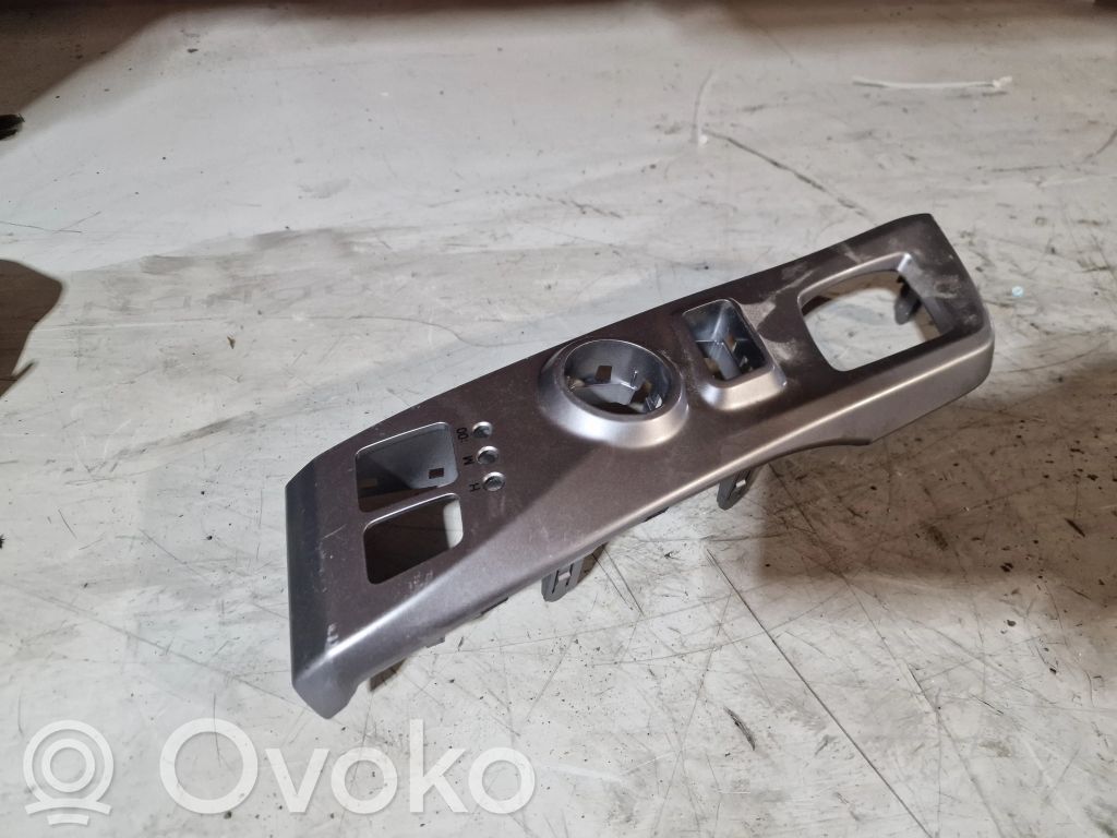 Toyota Prius+ (ZVW40) Ramka drążka zmiany biegów 