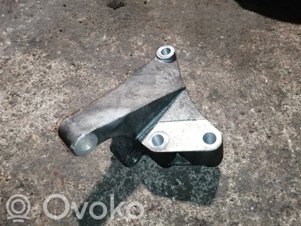 Buick Encore I Engine mounting bracket 