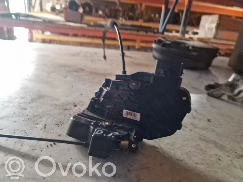 Volvo V50 Priekšpusē slēdzene 