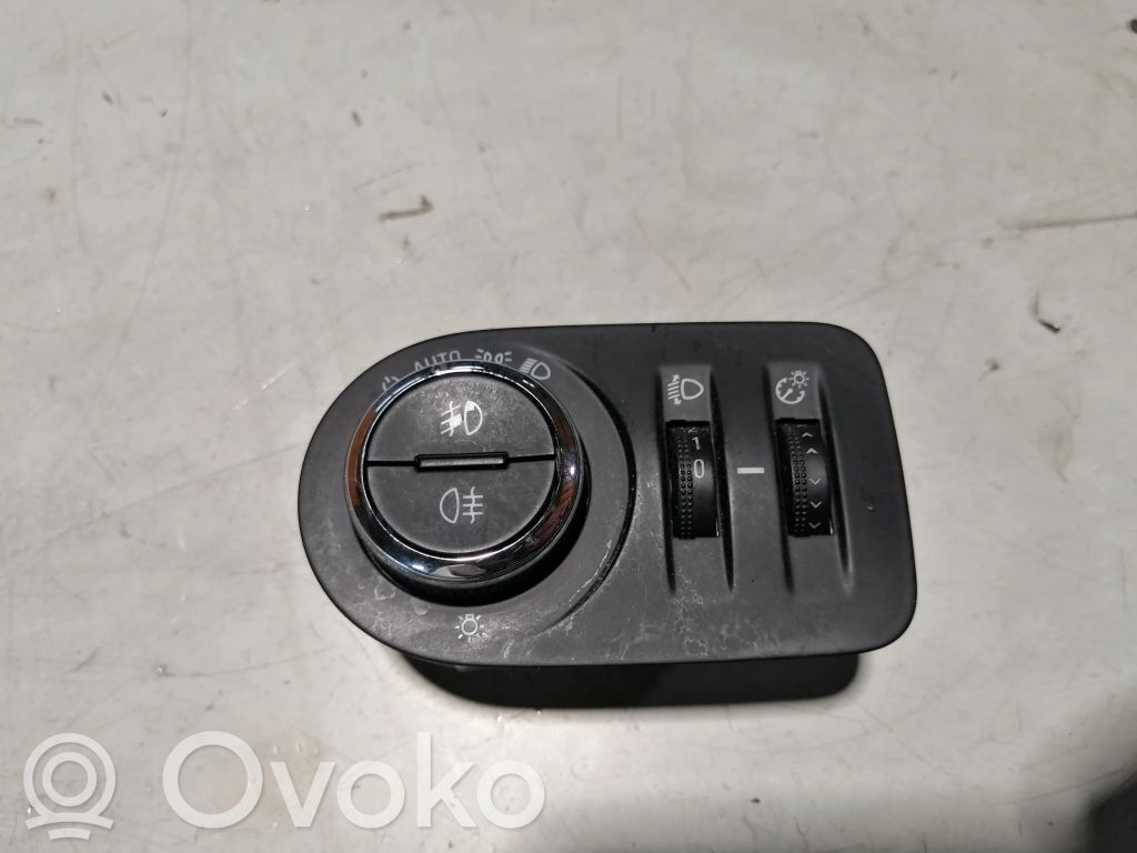 Opel Zafira C Light switch 