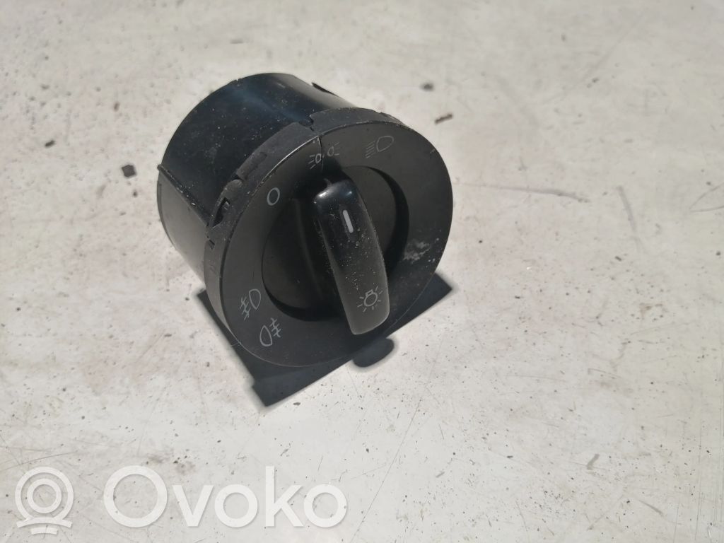 Volkswagen Tiguan Light switch 