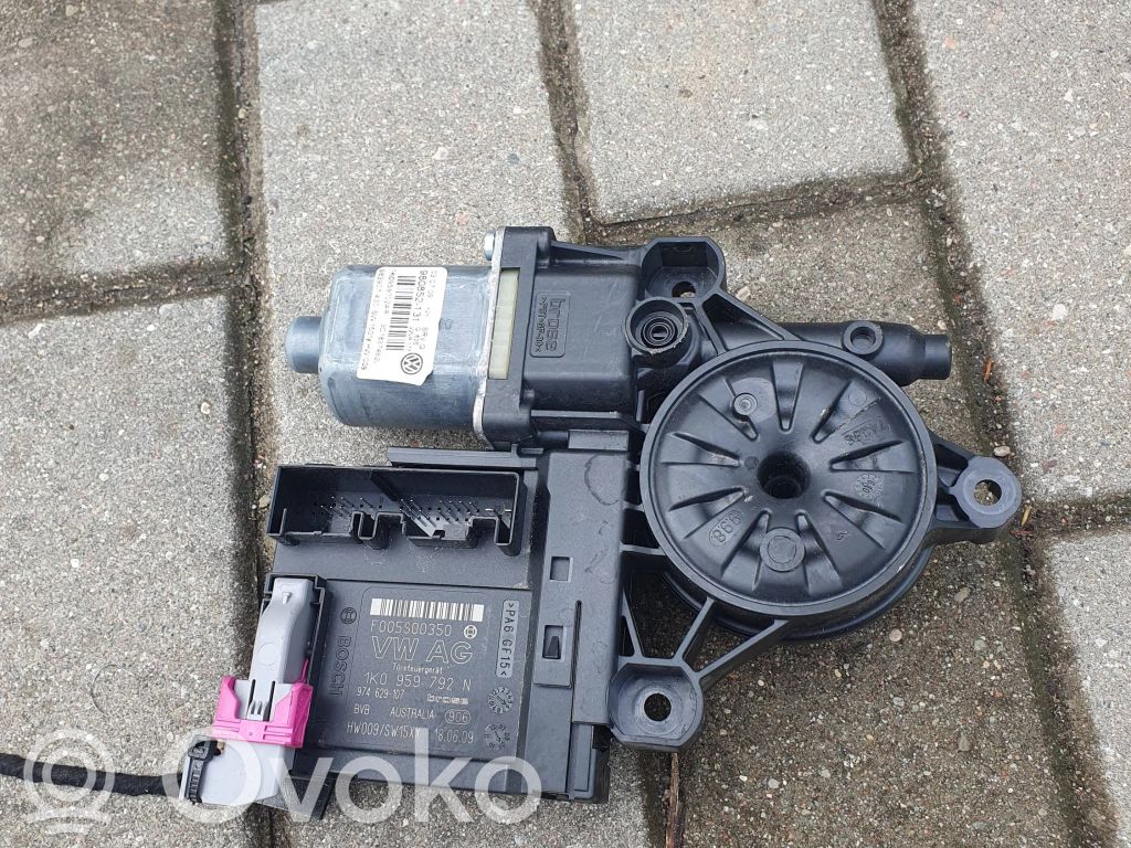 Volkswagen PASSAT B6 Silnik regulatora szyby drzwi przednich 