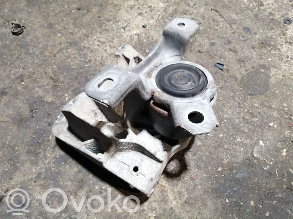 Volvo S60 Engine mount bracket 