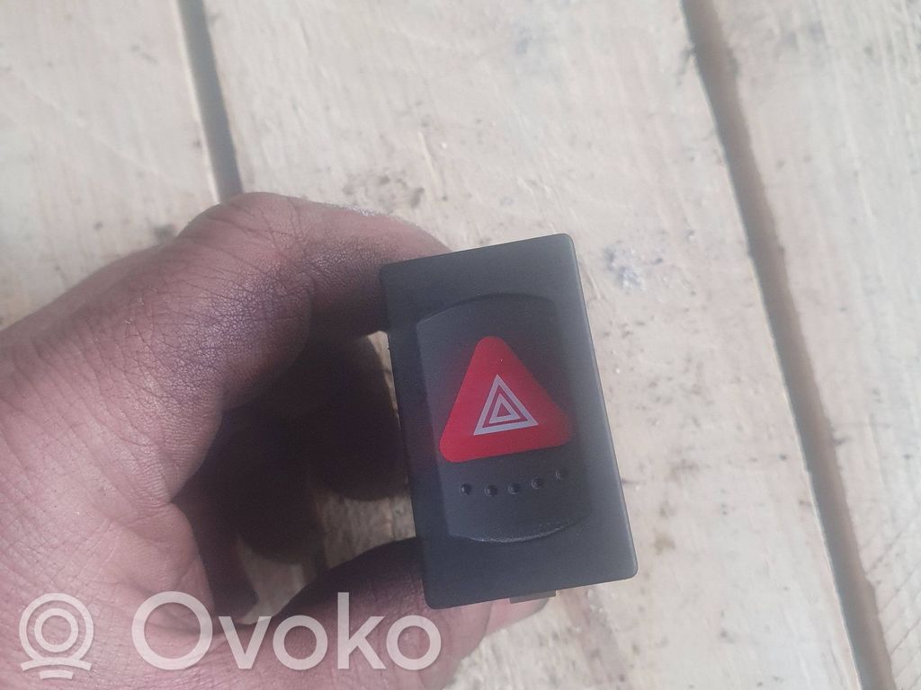 Volkswagen PASSAT B5 Hazard light switch 