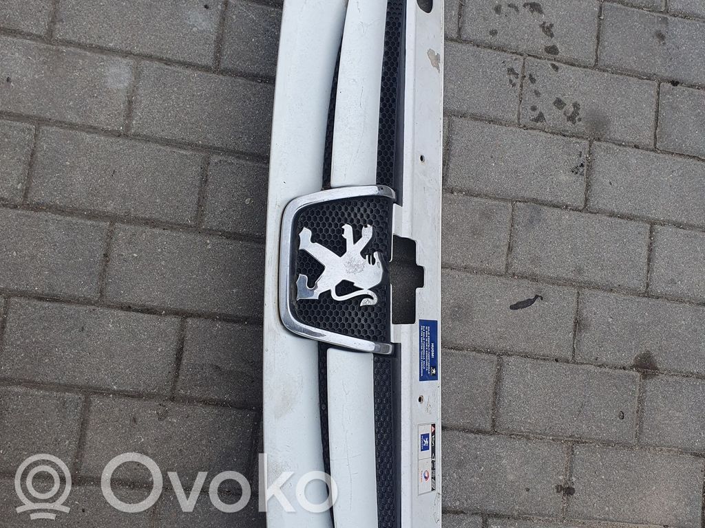 Peugeot Partner Front bumper upper radiator grill 