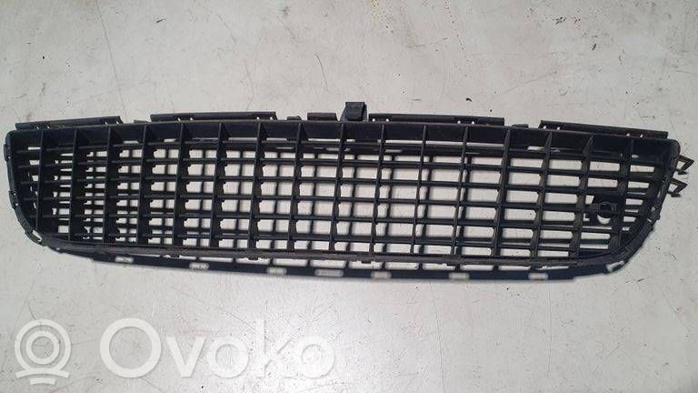 Opel Vectra C Etupuskurin alempi jäähdytinsäleikkö 