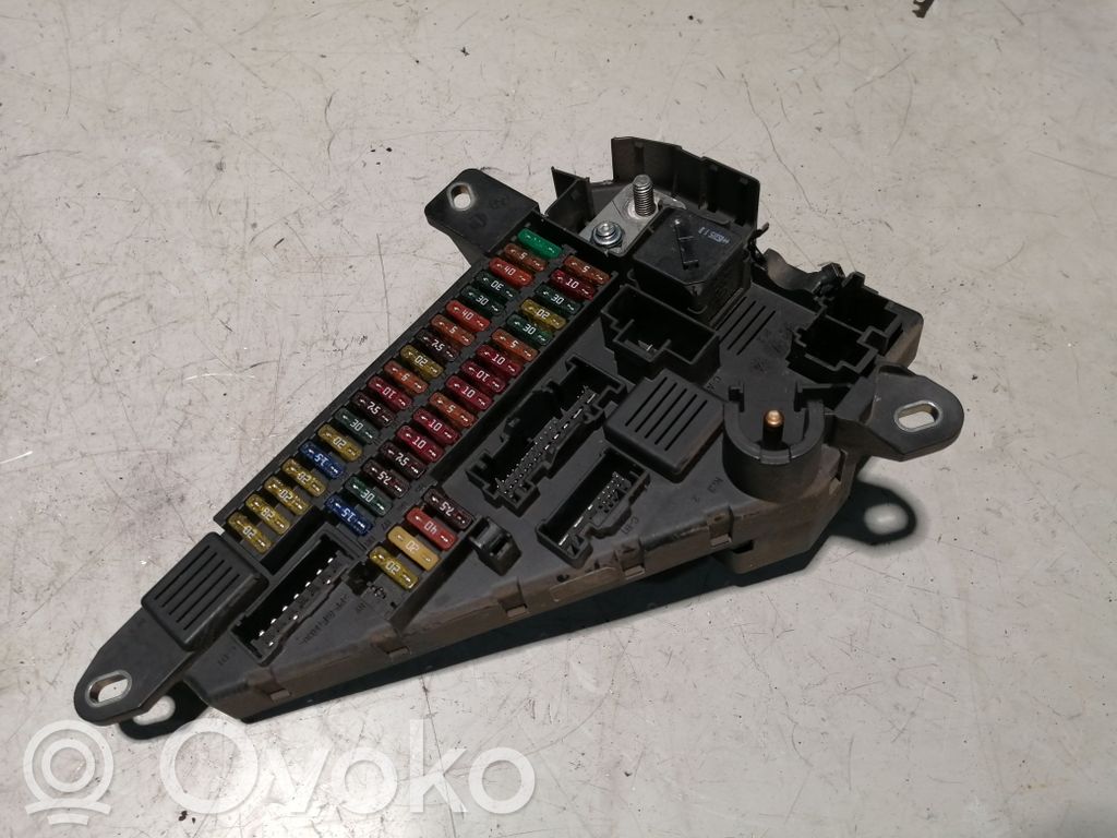 BMW 5 E60 E61 Saugiklių blokas 