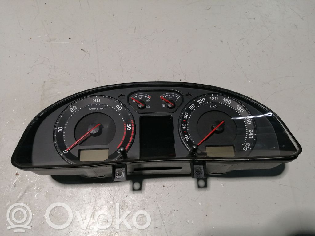 Skoda Superb B5 (3U) Velocímetro (tablero de instrumentos) 