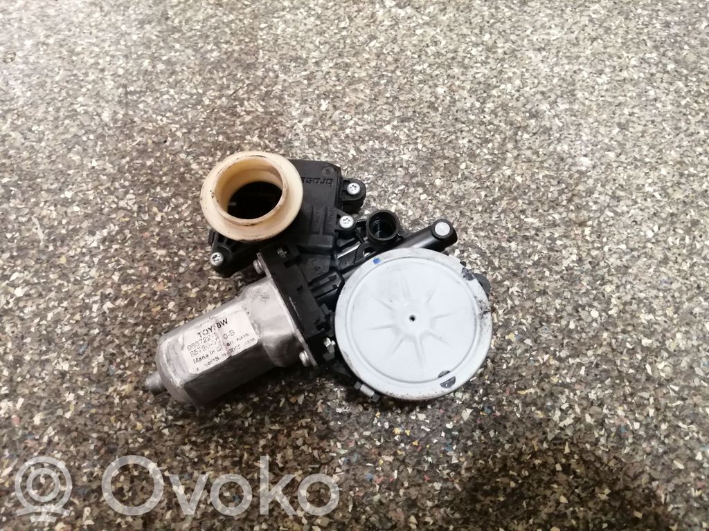 Toyota Yaris Silnik regulatora szyby drzwi przednich 