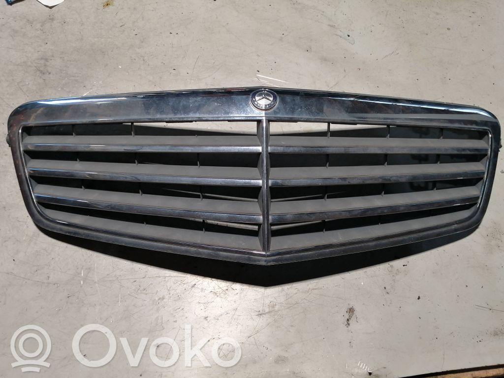 Mercedes-Benz E W212 Etusäleikkö 