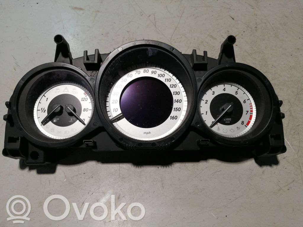Mercedes-Benz C W204 Compteur de vitesse tableau de bord